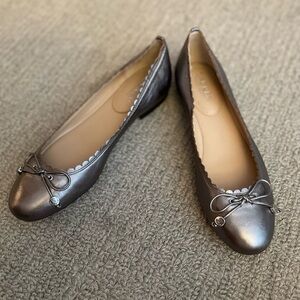 SILVER RALPH LAUREN FLATS—EXCELLENT CONDITION. Size 7.5
